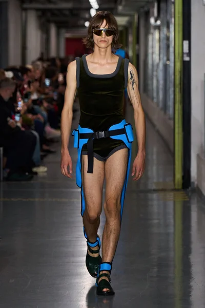 Look 25